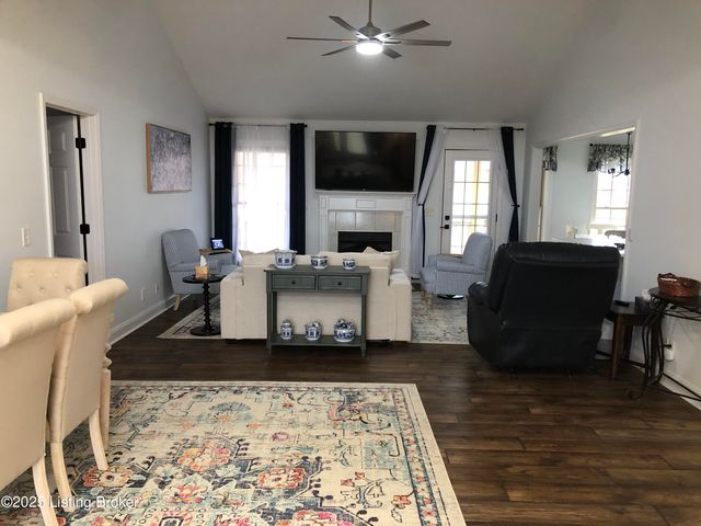 149 Wood Gate Dr, Mt Washington, KY 40047