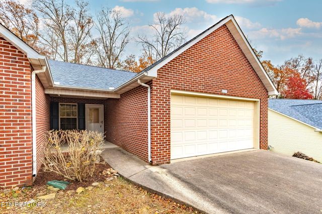 5224 Avery Woods Lane, Knoxville, TN 37921