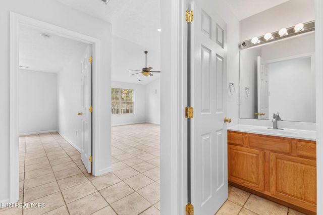 5224 Avery Woods Lane, Knoxville, TN 37921