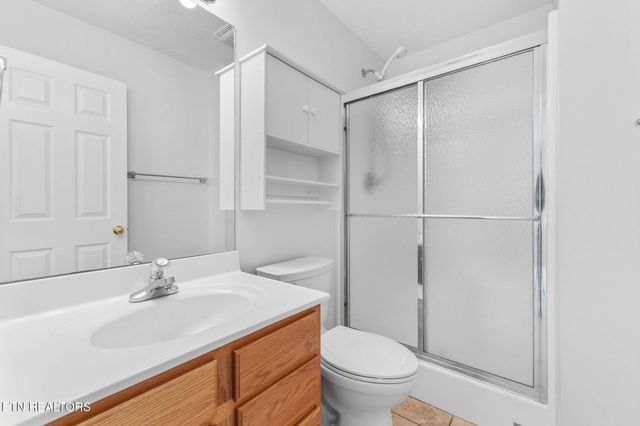 5224 Avery Woods Lane, Knoxville, TN 37921