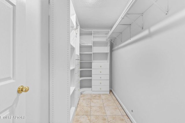 5224 Avery Woods Lane, Knoxville, TN 37921