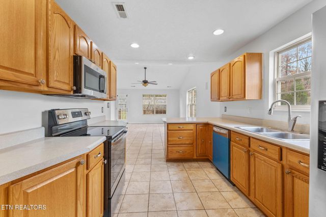 5224 Avery Woods Lane, Knoxville, TN 37921