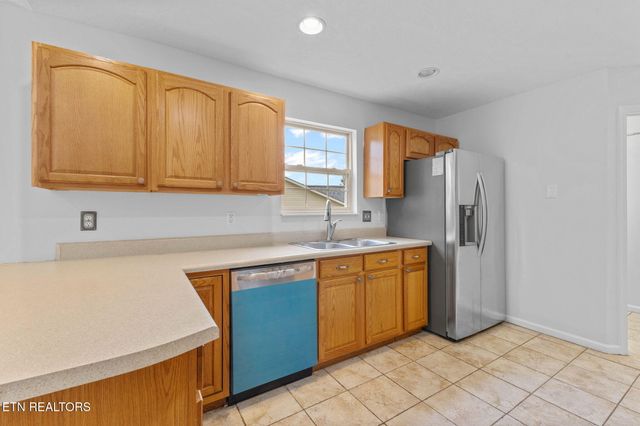 5224 Avery Woods Lane, Knoxville, TN 37921