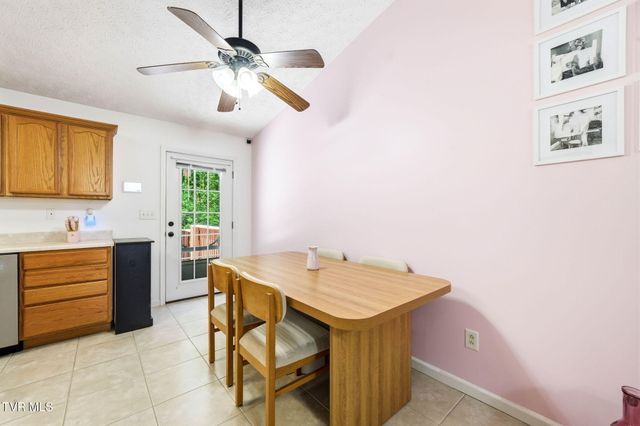 203 Valley Crest Drive, Mount Carmel, TN 37645