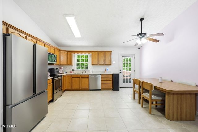 203 Valley Crest Drive, Mount Carmel, TN 37645
