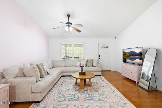 203 Valley Crest Drive, Mount Carmel, TN 37645