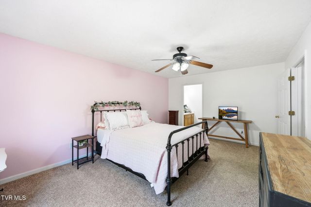 203 Valley Crest Drive, Mount Carmel, TN 37645