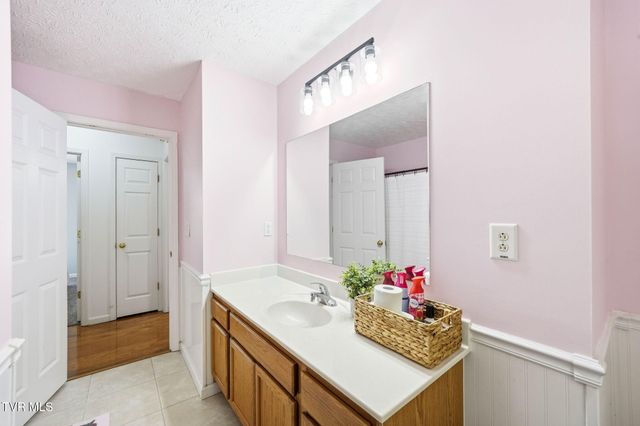 203 Valley Crest Drive, Mount Carmel, TN 37645