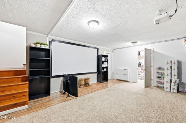 203 Valley Crest Drive, Mount Carmel, TN 37645