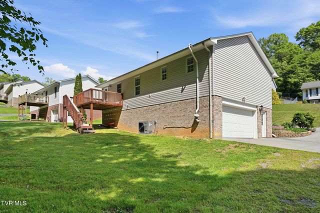 203 Valley Crest Drive, Mount Carmel, TN 37645