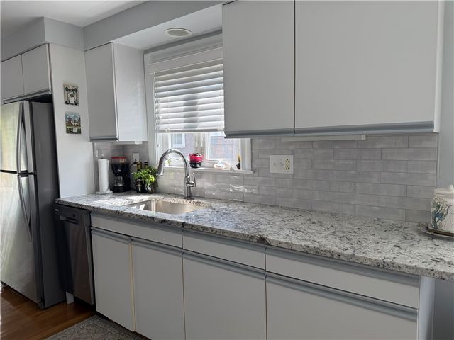 88 TERRACE Ave Avenue E, East Providence, RI 02915