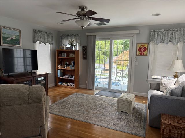 88 TERRACE Ave Avenue E, East Providence, RI 02915