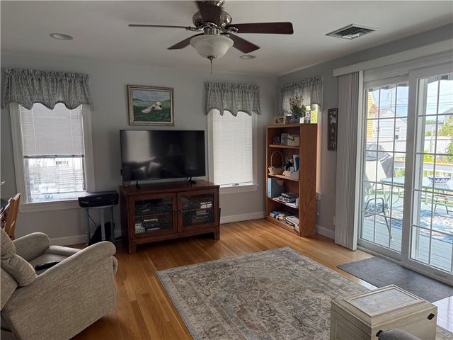 88 TERRACE Ave Avenue E, East Providence, RI 02915