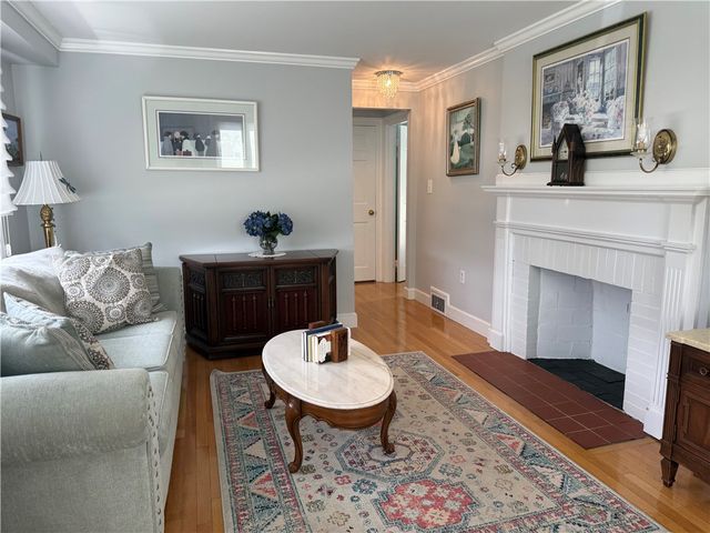 88 TERRACE Ave Avenue E, East Providence, RI 02915