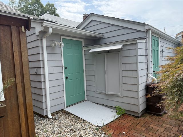 88 TERRACE Ave Avenue E, East Providence, RI 02915