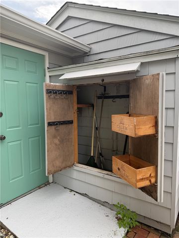 88 TERRACE Ave Avenue E, East Providence, RI 02915