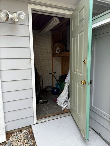 88 TERRACE Ave Avenue E, East Providence, RI 02915