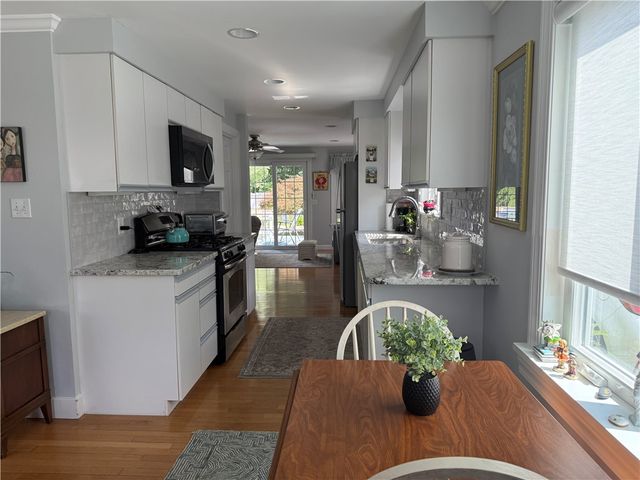 88 TERRACE Ave Avenue E, East Providence, RI 02915