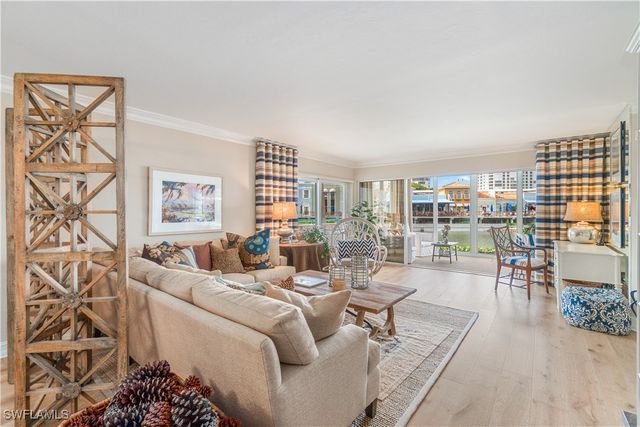 205 Park Shore DR 4-413, Naples, FL 34103