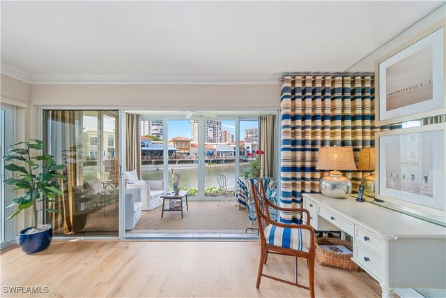 205 Park Shore DR 4-413, Naples, FL 34103