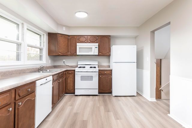 324 W IVY Lane, Peoria, IL 61614