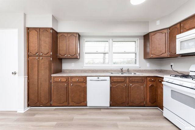 324 W IVY Lane, Peoria, IL 61614