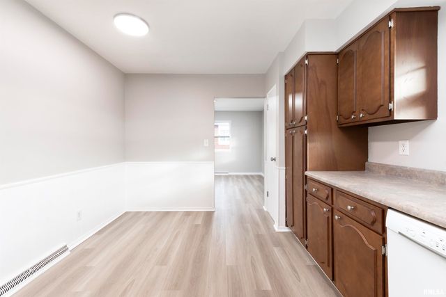 324 W IVY Lane, Peoria, IL 61614