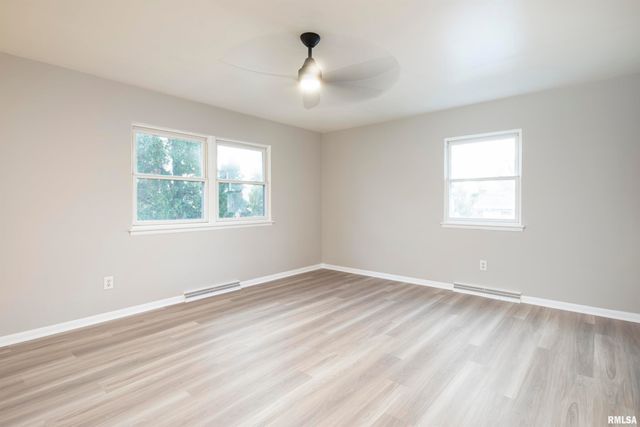 324 W IVY Lane, Peoria, IL 61614