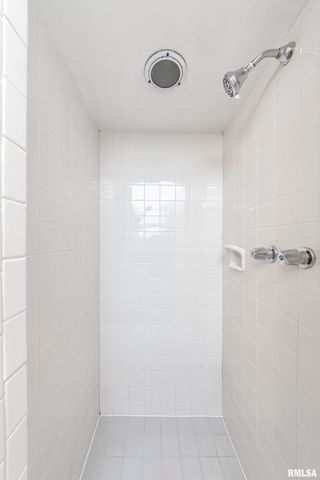 324 W IVY Lane, Peoria, IL 61614