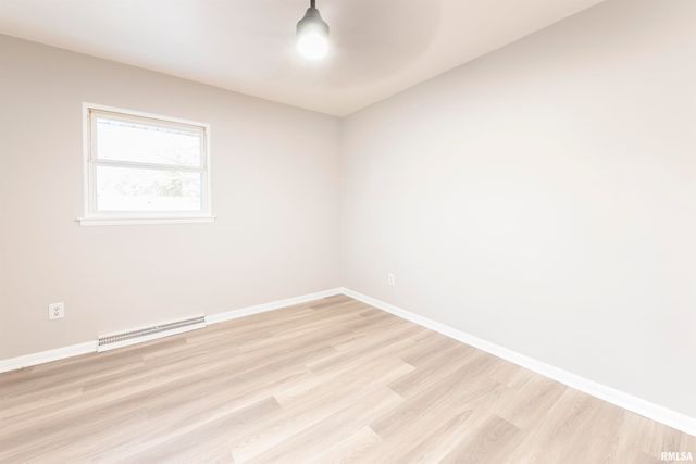 324 W IVY Lane, Peoria, IL 61614