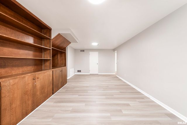 324 W IVY Lane, Peoria, IL 61614