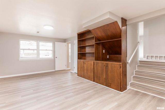 324 W IVY Lane, Peoria, IL 61614