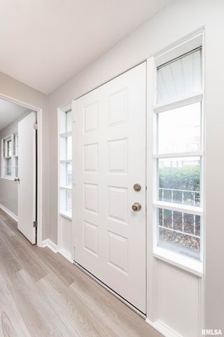 324 W IVY Lane, Peoria, IL 61614