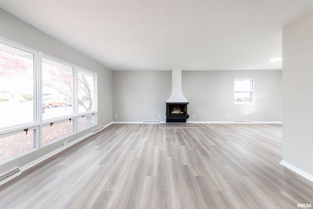 324 W IVY Lane, Peoria, IL 61614