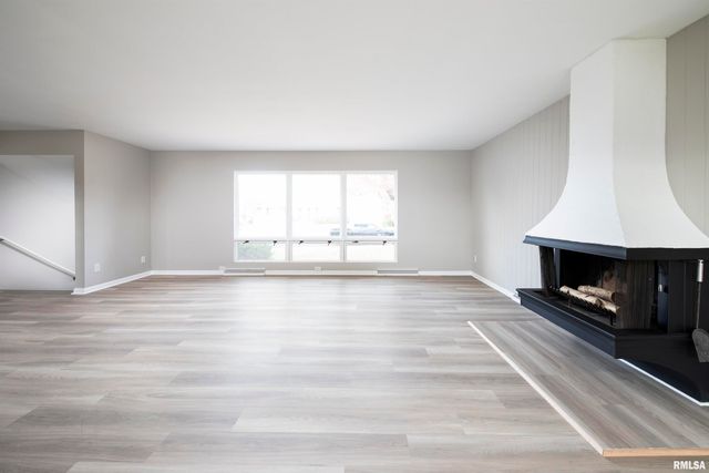 324 W IVY Lane, Peoria, IL 61614