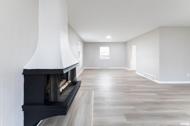 324 W IVY Lane, Peoria, IL 61614