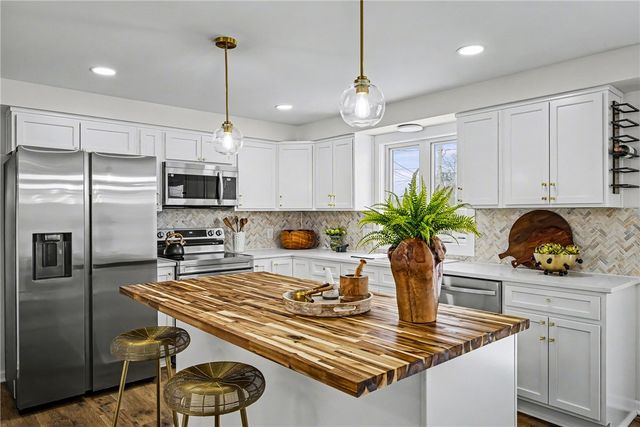 22 Shadywood Drive, Gates, NY 14606