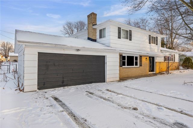 22 Shadywood Drive, Gates, NY 14606