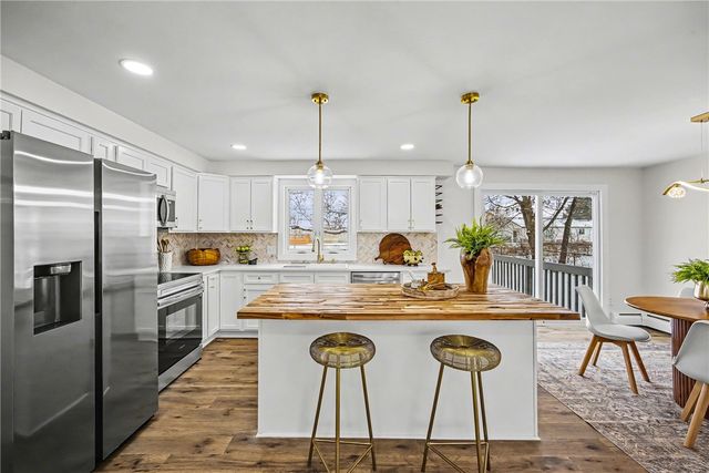 22 Shadywood Drive, Gates, NY 14606