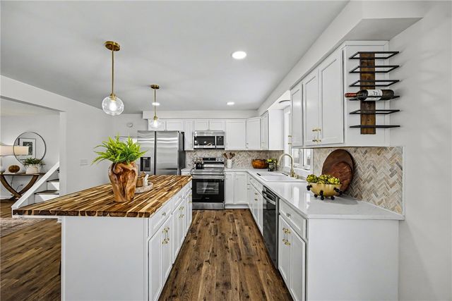 22 Shadywood Drive, Gates, NY 14606