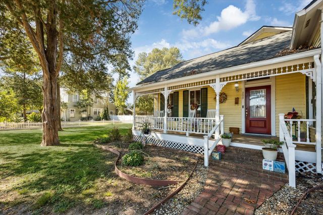 305 Hardeman Street, Sealy, TX 77474