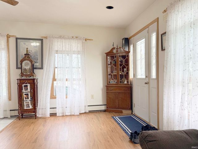 6449 E McGuire Road, Churubusco, IN 46723