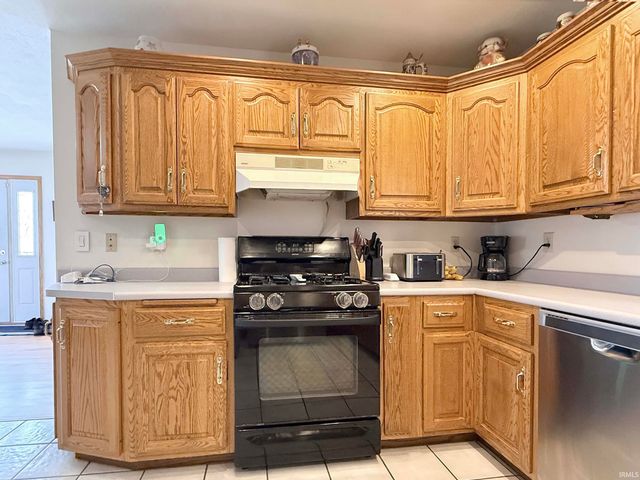 6449 E McGuire Road, Churubusco, IN 46723