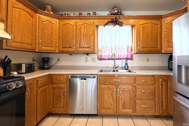 6449 E McGuire Road, Churubusco, IN 46723