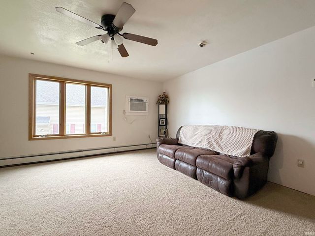 6449 E McGuire Road, Churubusco, IN 46723