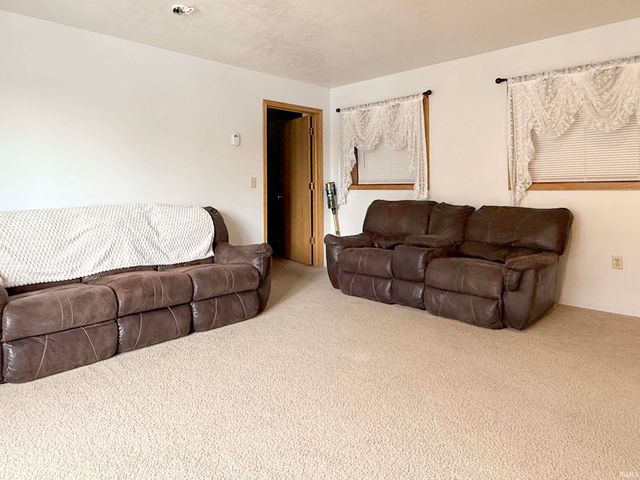 6449 E McGuire Road, Churubusco, IN 46723