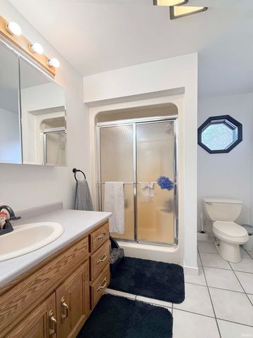 6449 E McGuire Road, Churubusco, IN 46723