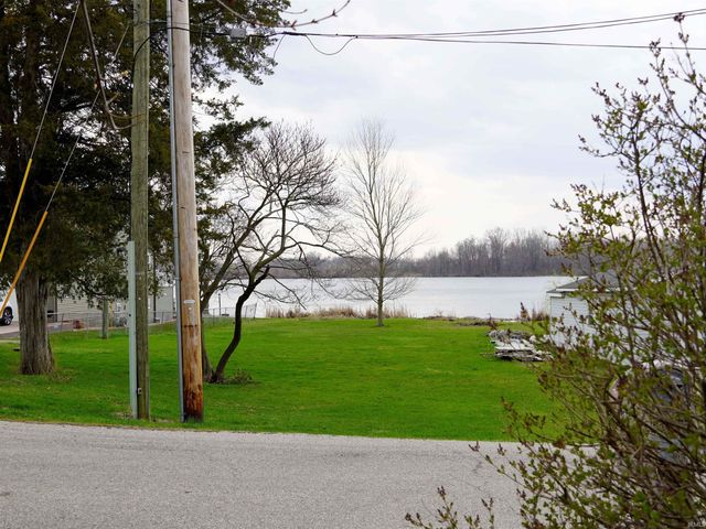 6449 E McGuire Road, Churubusco, IN 46723