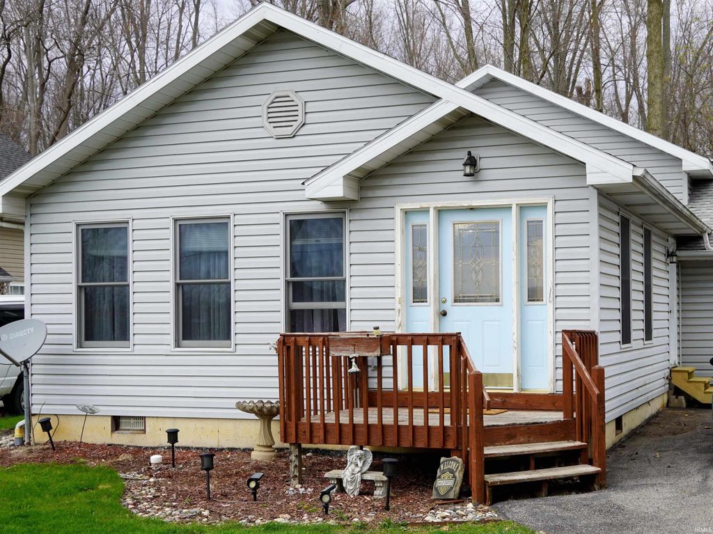 6449 E McGuire Road, Churubusco, IN 46723