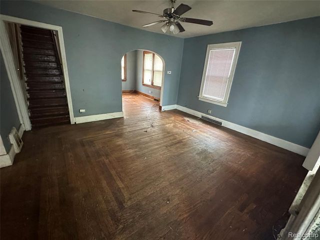 63 Mark Avenue, Pontiac, MI 48341